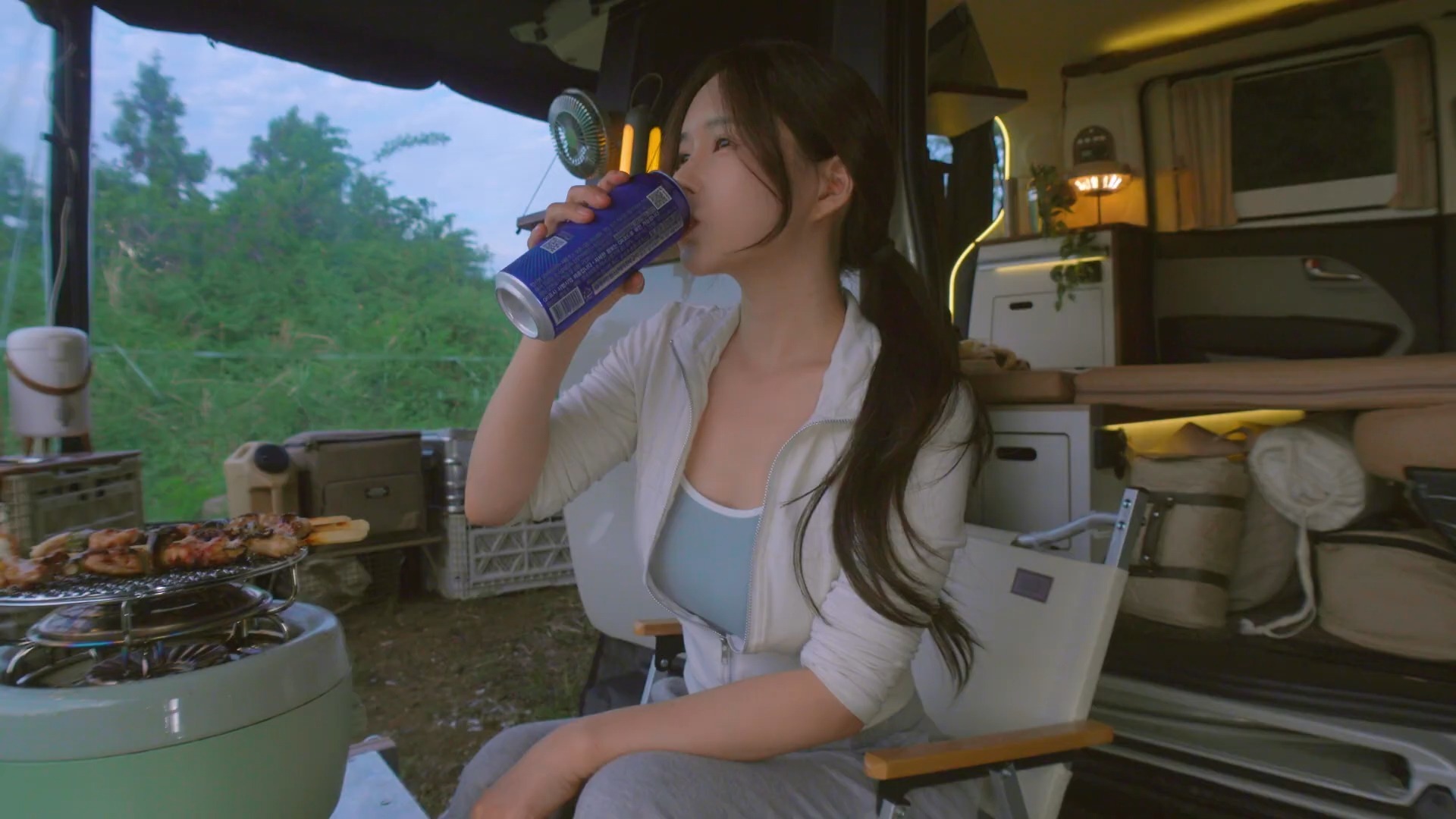 周剑大使接受斐济《今日》杂志书面专访